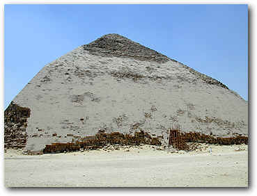La Piramide Piegata